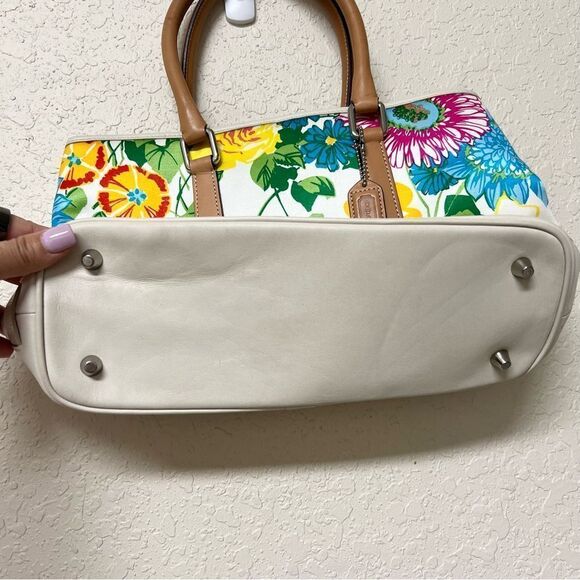 Vintage Coach Hamptons Floral Tote 7746 Printed Canvas and Vachetta 2002 - Picture 3 of 11